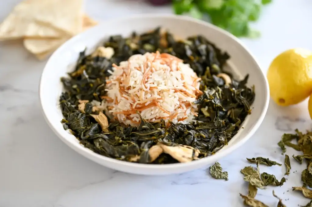 Mloukhiyeh syrienne traditionnelle avec riz